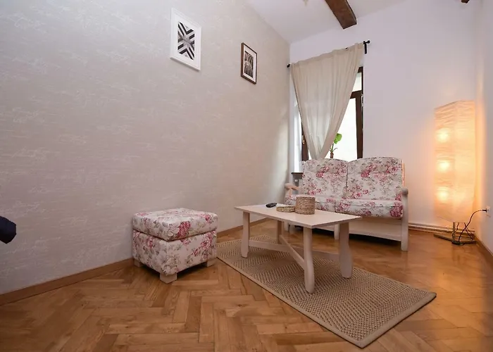 Apartment Buzoianu By Holztreppe